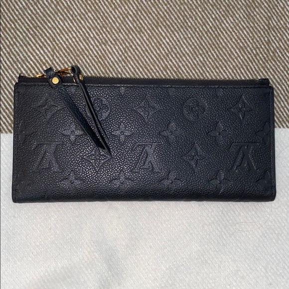 Wallet comes with everything in the pictures!